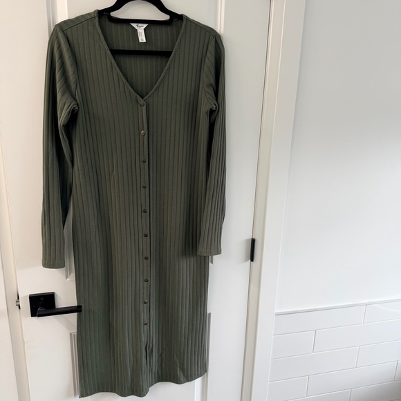 Thyme Maternity Dresses & Skirts - Ribbed Button-Front V-Neck Maternity Dress - Olive